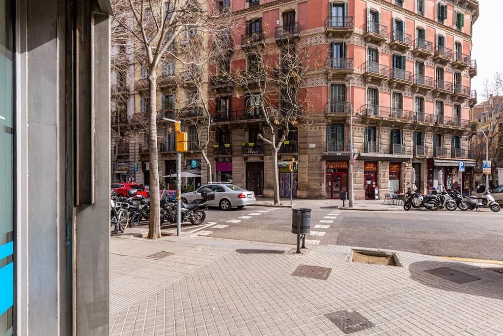 One Bedroom Apartment In Barcelona City Center المظهر الخارجي الصورة